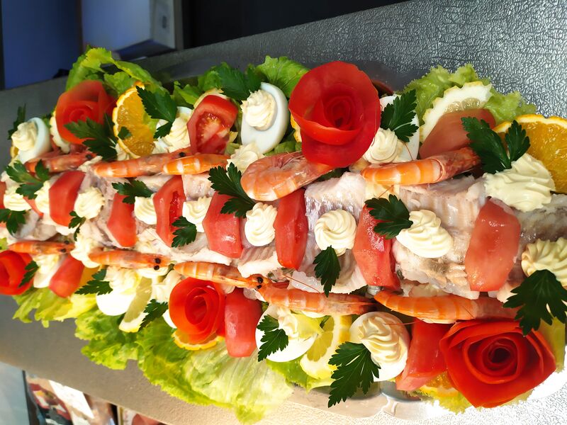 Plat à emporter : saumon macédoine de légumes crevettes mayonnaise