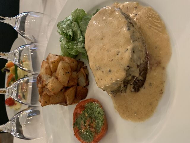 Pavé de rumsteack au poivre, pommes sautées