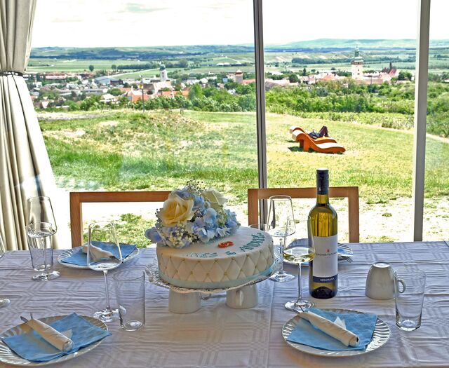 wir liefern auch Torten aus