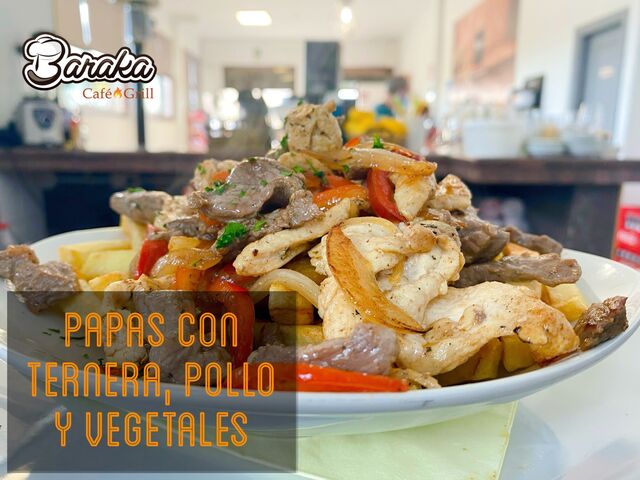 Parrillita de ternera, pollo y vegetales con papas fritas