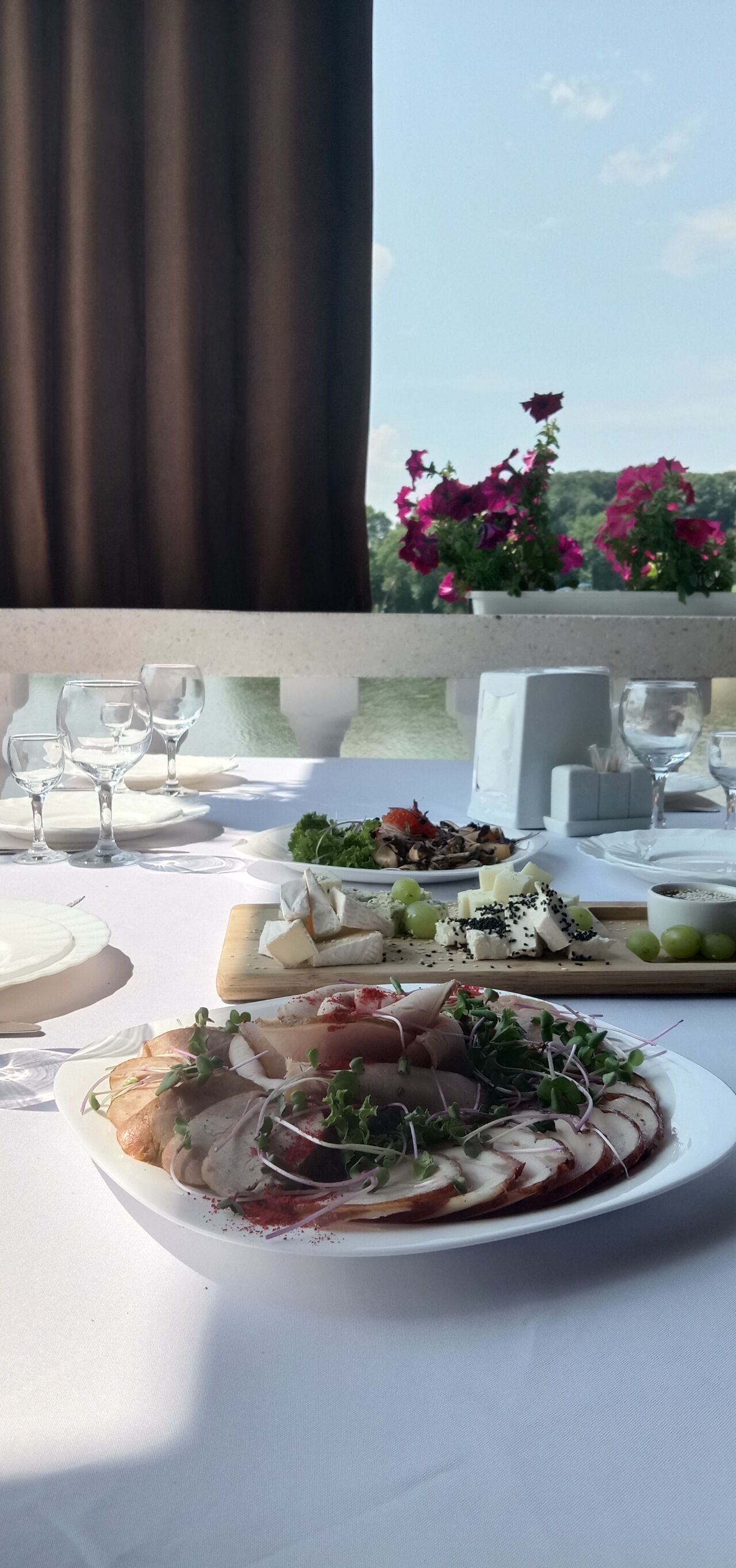 Можливість смачно провести час на літній терасі