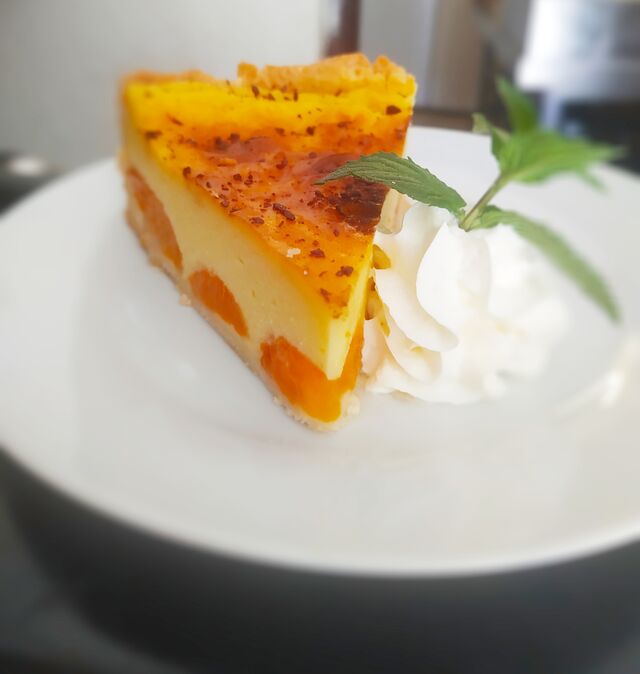 Meruňkový koláč s vanilkovou náplní