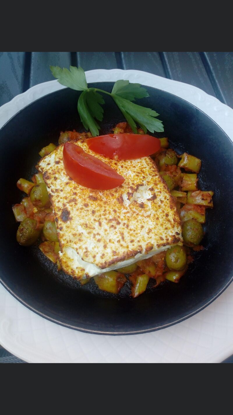 Impression aus der Küche - Gegrillter Schafskäse