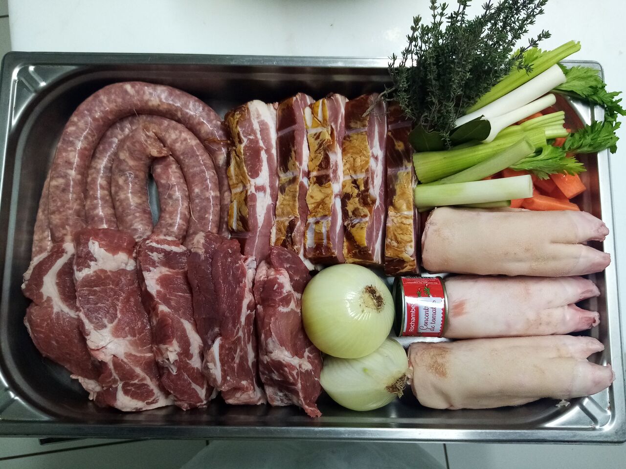 plat à emporter: cassoulet toulousain et haricot tarbais.