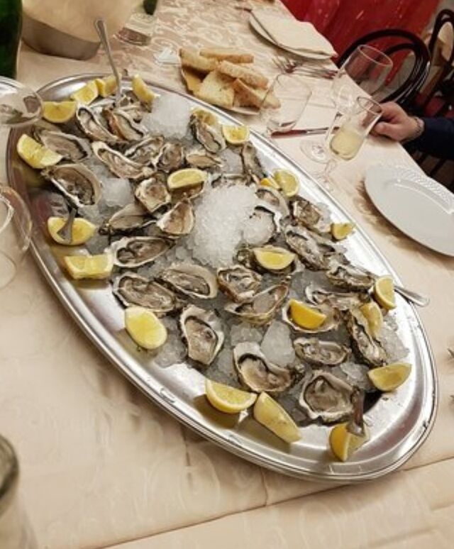 Su richiesta, potrete provarle per festeggiare un evento... ovviamente accompagnate dallo champagne.