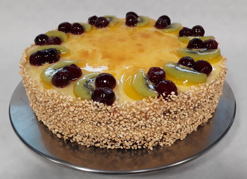 Mangosahne-Torte mit Kirschen
