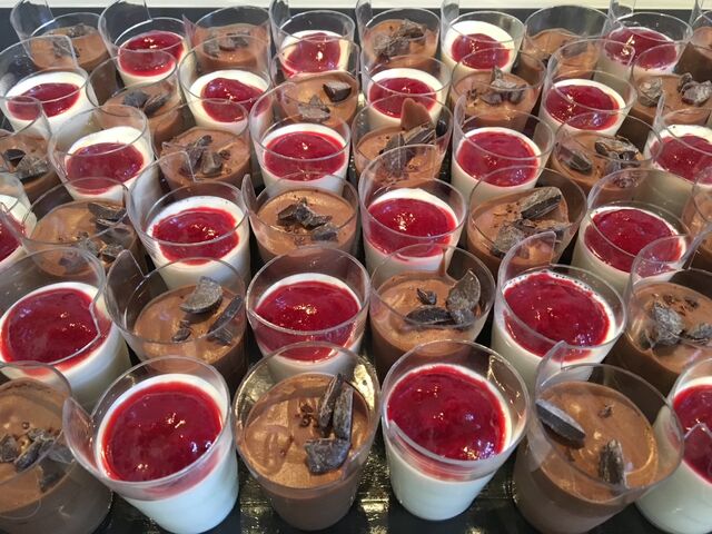 Verrines pana cotta fruits rouges et mousse au chocolat