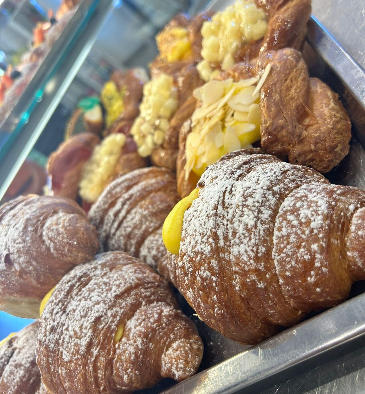 Cornetti alla crema pasticcera