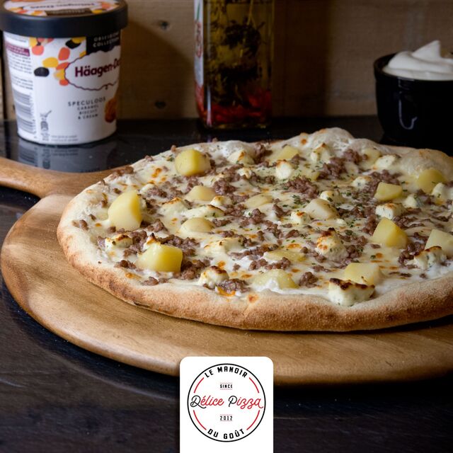 LA BOURSIN : crème fraiche, mozzarella, pomme de terre, viande hachée, boursin, persillade.