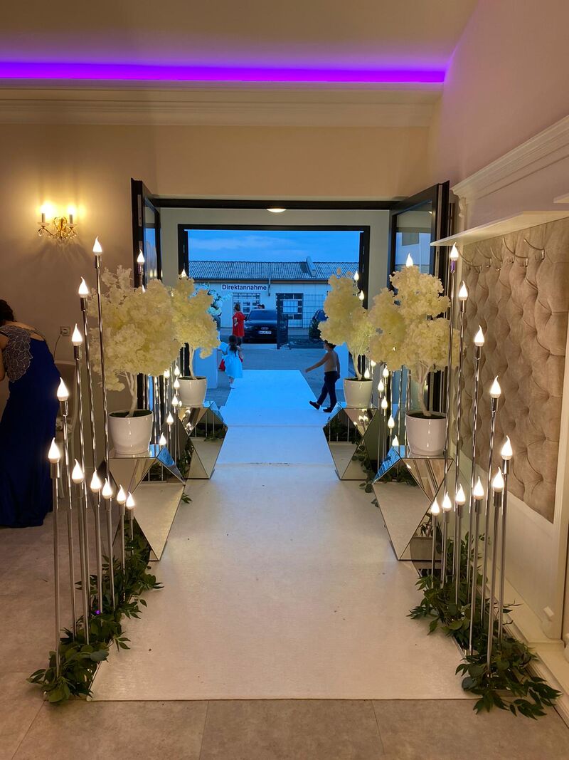 Unser Eingangsbereich hier mit Deko für eine Hochzeit