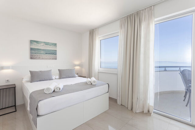 Family Quatruple Room Balcony Sea View Bedroom