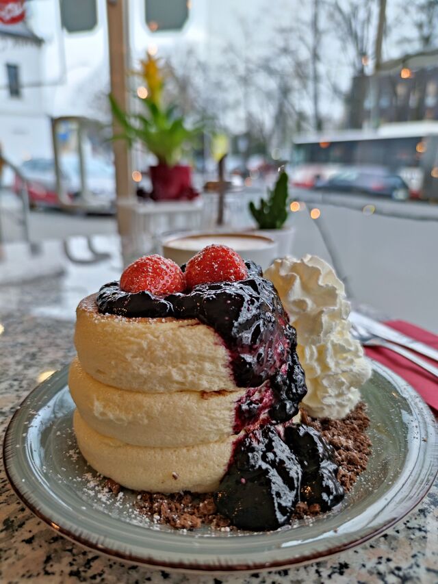 Blaubeer Souffle Pancakes 