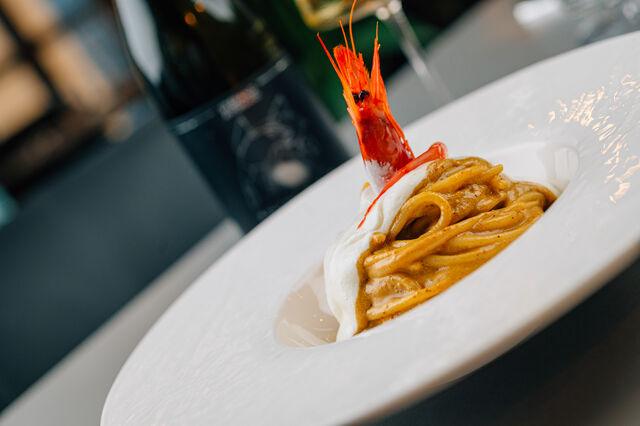 SPAGHETTINI AL PESTO DI PISTACCHIO
crema di caprino e gambero rosso