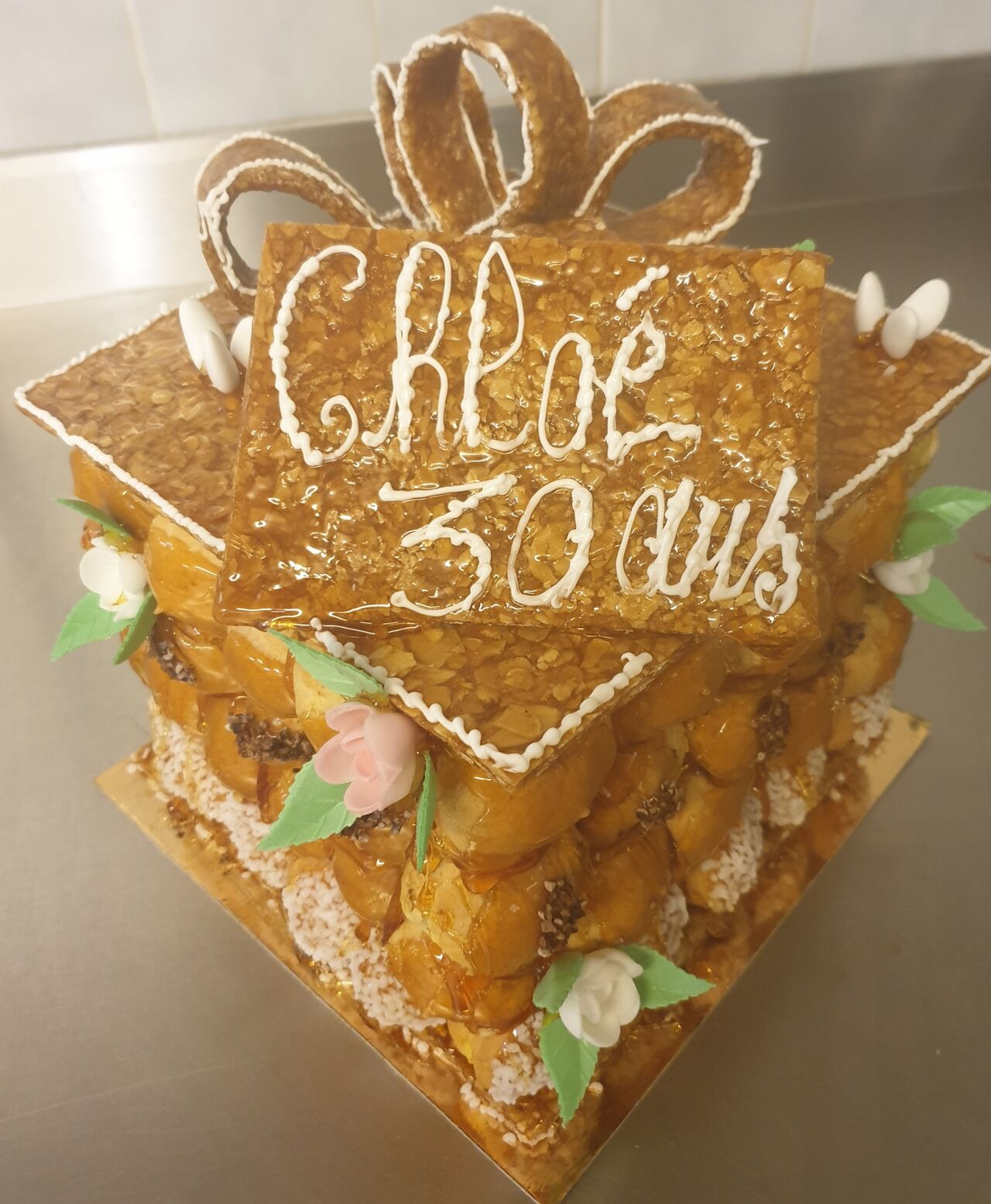 PIÈCE MONTÉE CADEAU
(minimum 20 personnes : 60 choux)