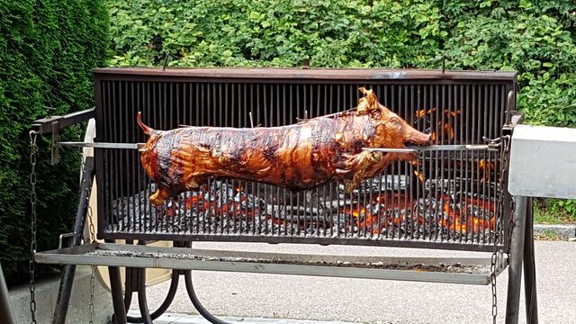 Spanferkel vom Holzkohlegrill