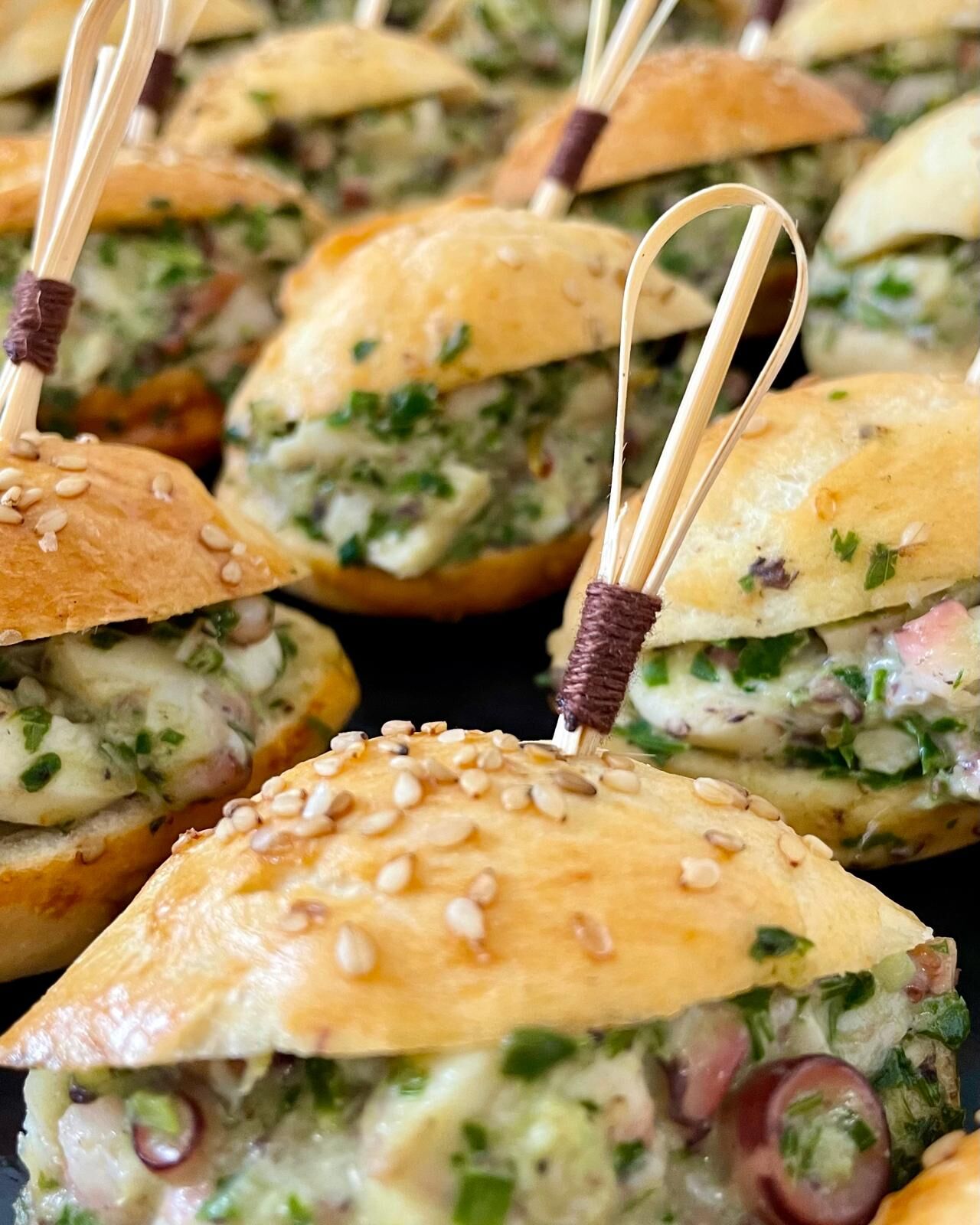 Navette garnie poulpe en mayonnaise à la ciboulette