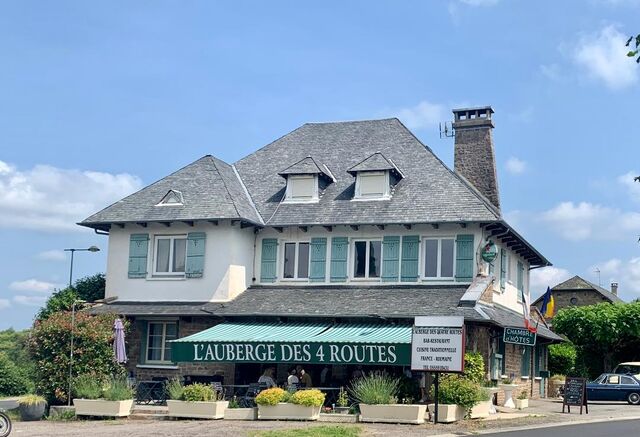 L'AUBERGE DES QUATRE ROUTES