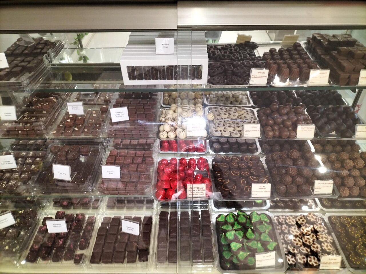 Le rayon chocolats de chez MadeÏ au Pairis
et de la Maison Grimmer