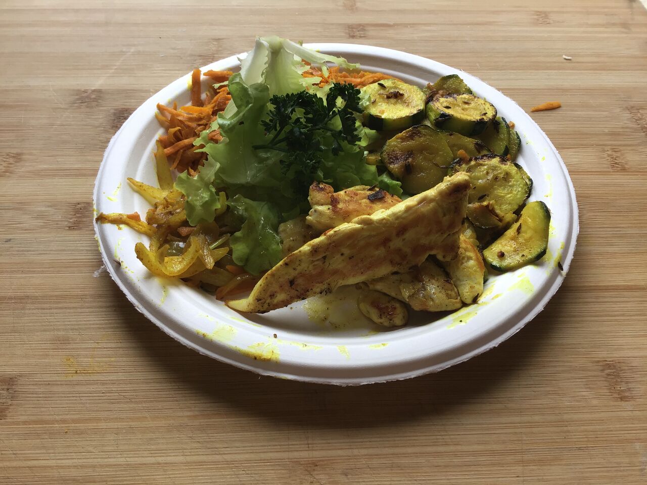 Filet de poulet à la plancha avec ses légumes