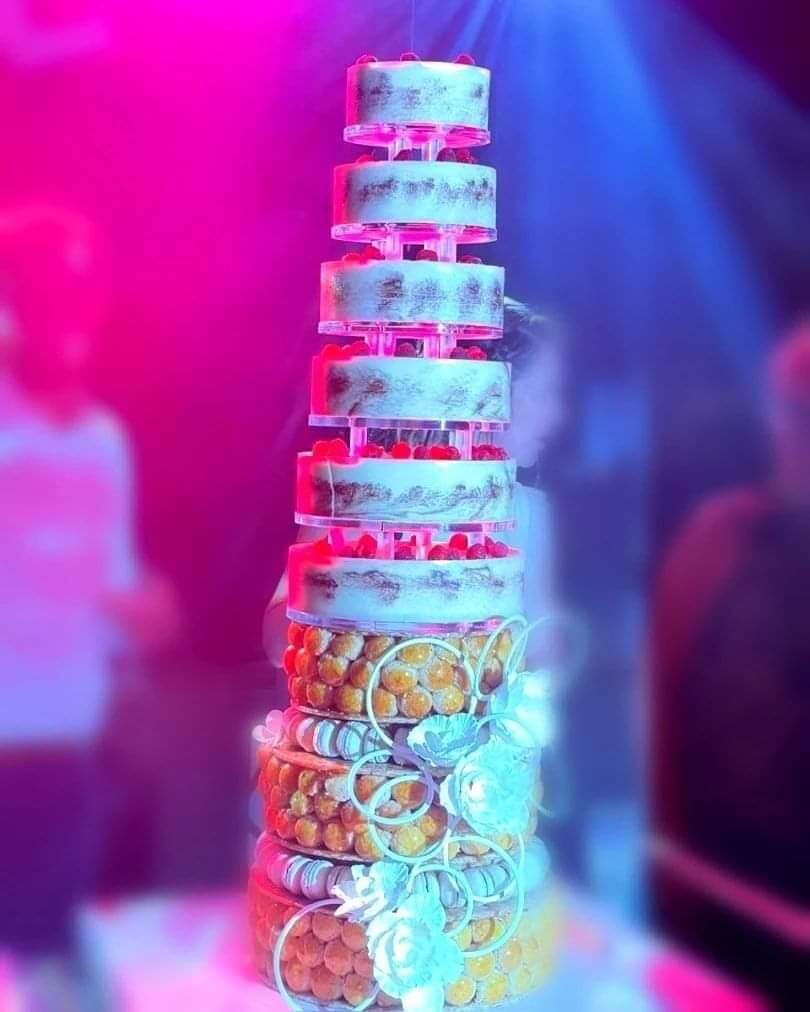 Pièce montée (assemblage de choux et d'entremets sur support)