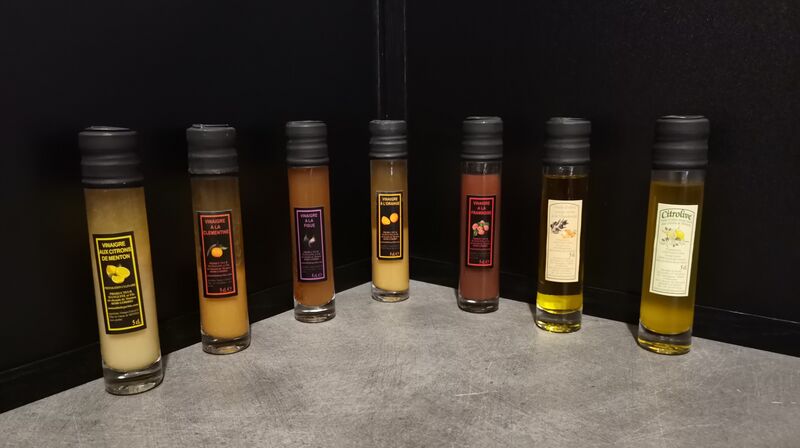 mignonettes vinaigre de fruits, huile d'olive à la mandarine et Citrolive 5cl=4€ la bouteille 