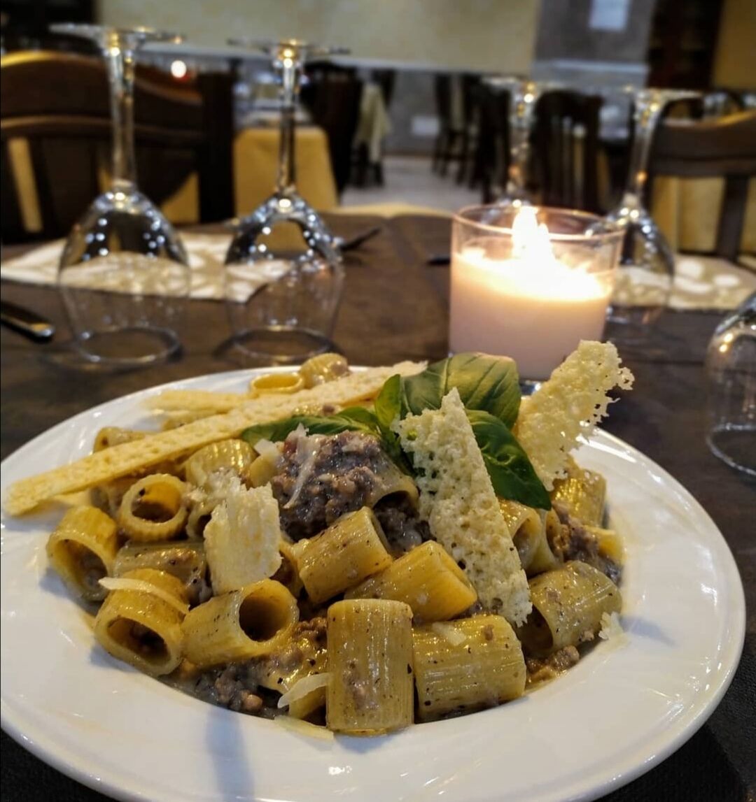 Mezze maniche carbone ar'dente
Ragù bianco e tartufo