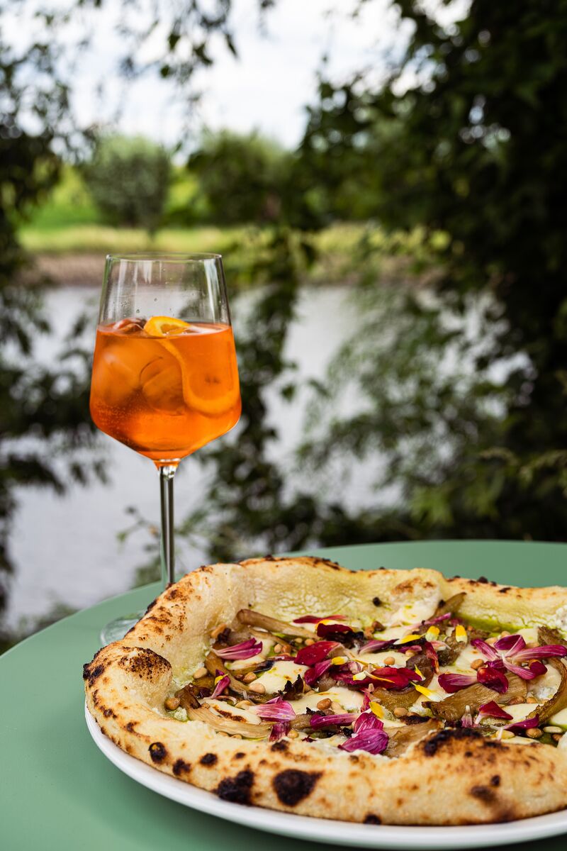 Aperol Spritz und Pizza