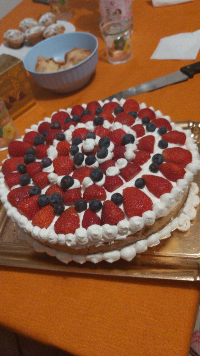 TORTA AI FRUTTI DI BOSCO