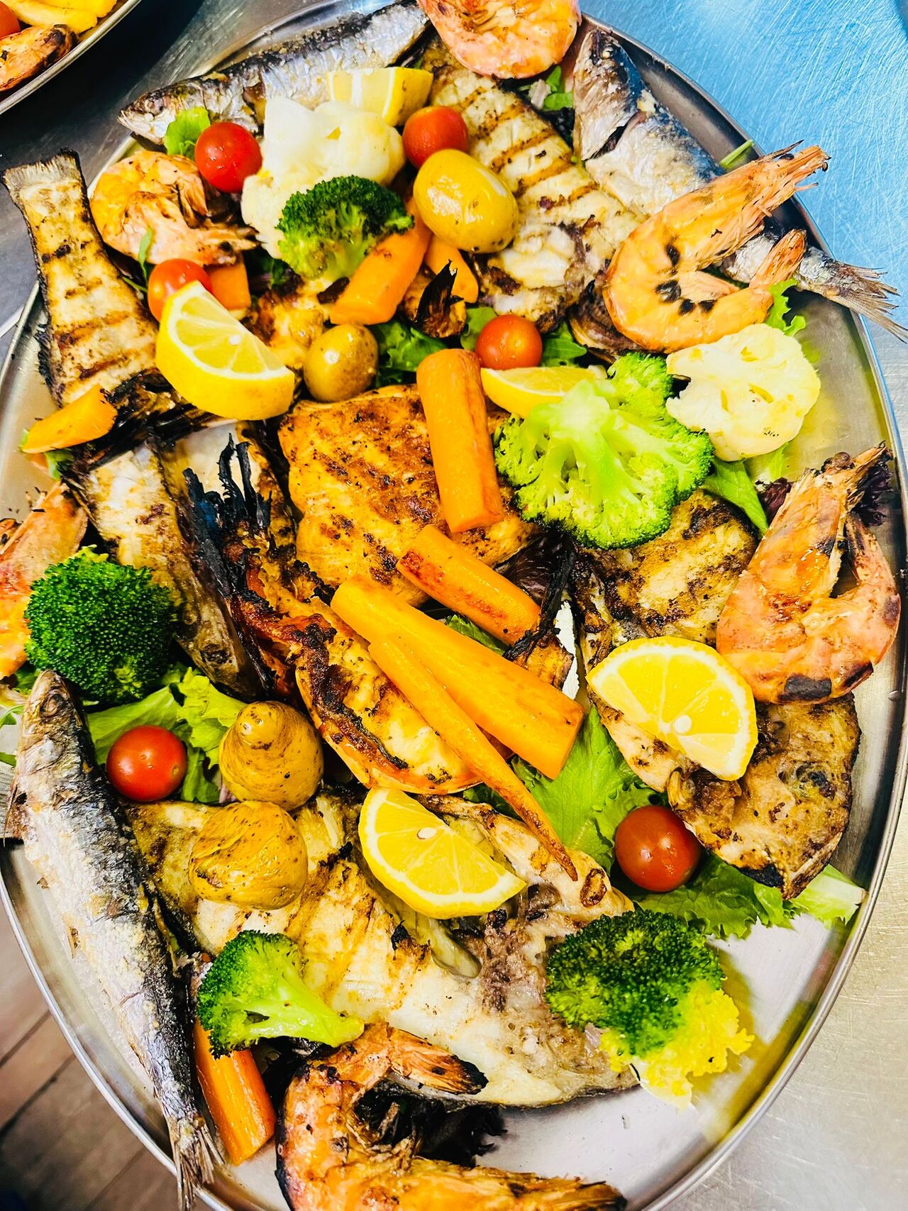 Mista de peixe com camarao