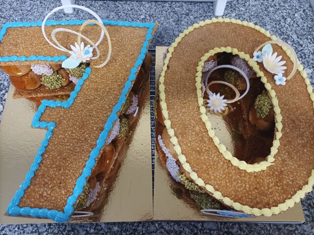 Pièce Montée Number Cake 70