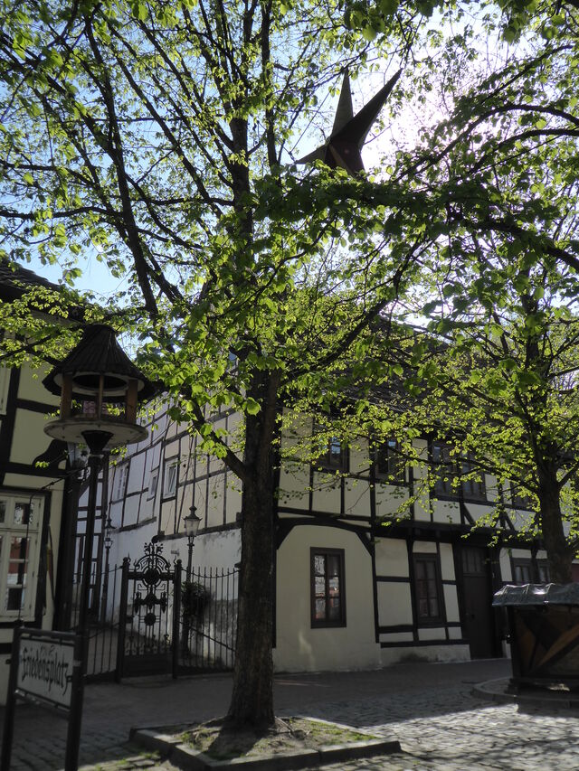 Am Friedensplatz im Schnurrviertel