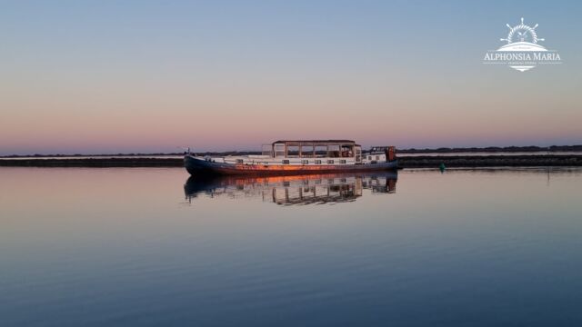 La péniche qui vole sur l'eau... 