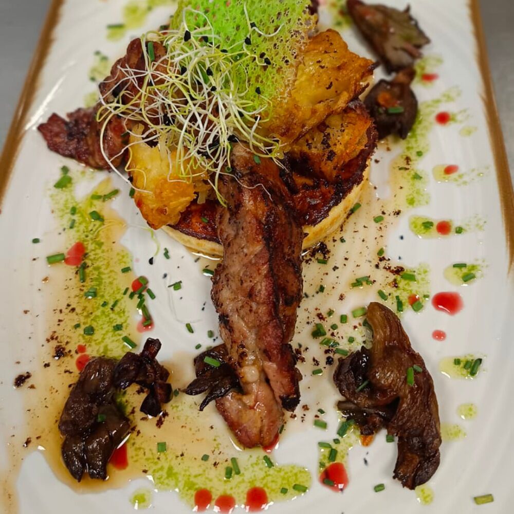 Ris de Veau Poêlé au Beurre/creme renversée a l'Ail/Pomme Paillasson/Pleurôtes Fraiches