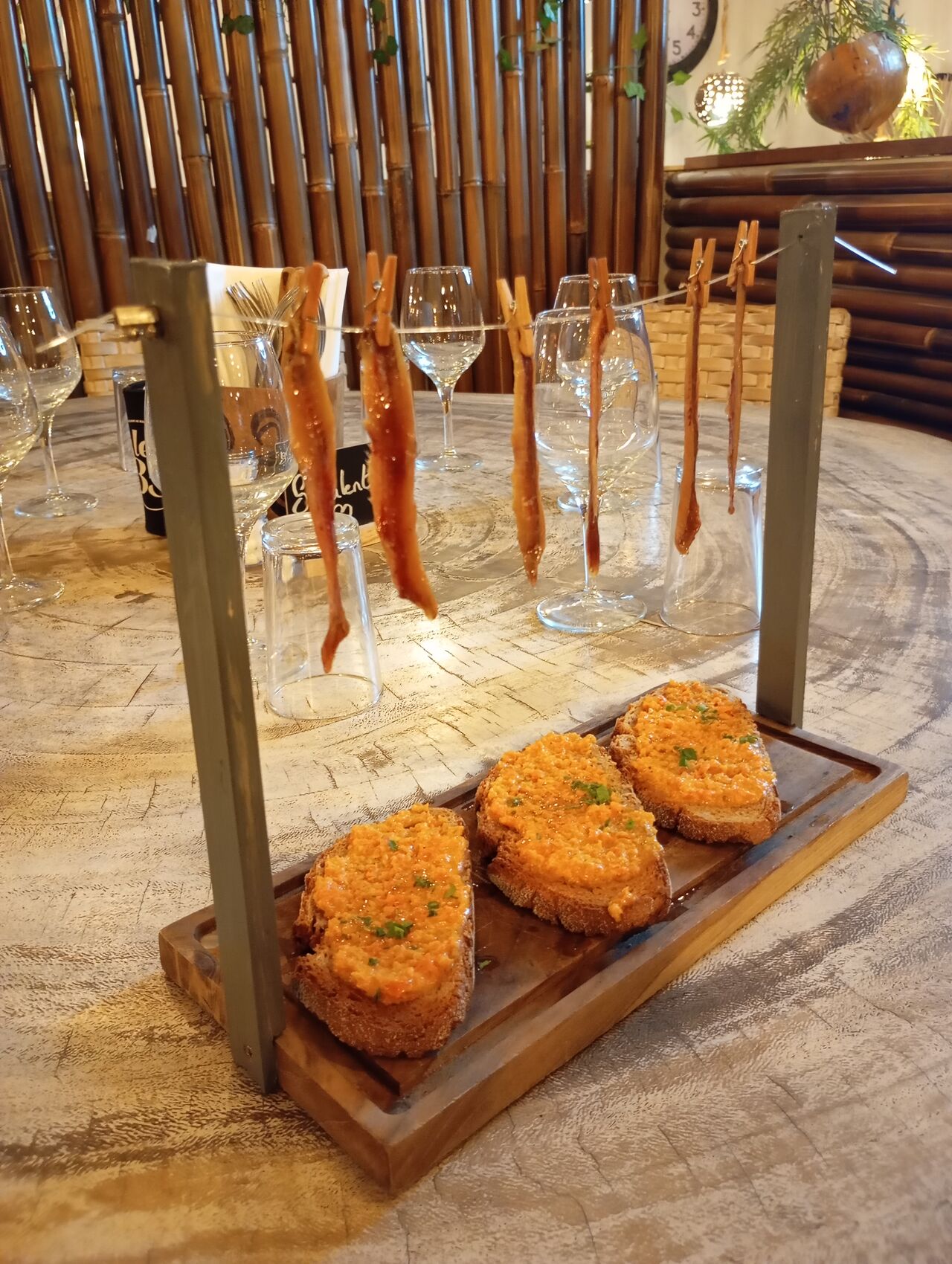 Filets d'anchois de Collioure sur étendoir 