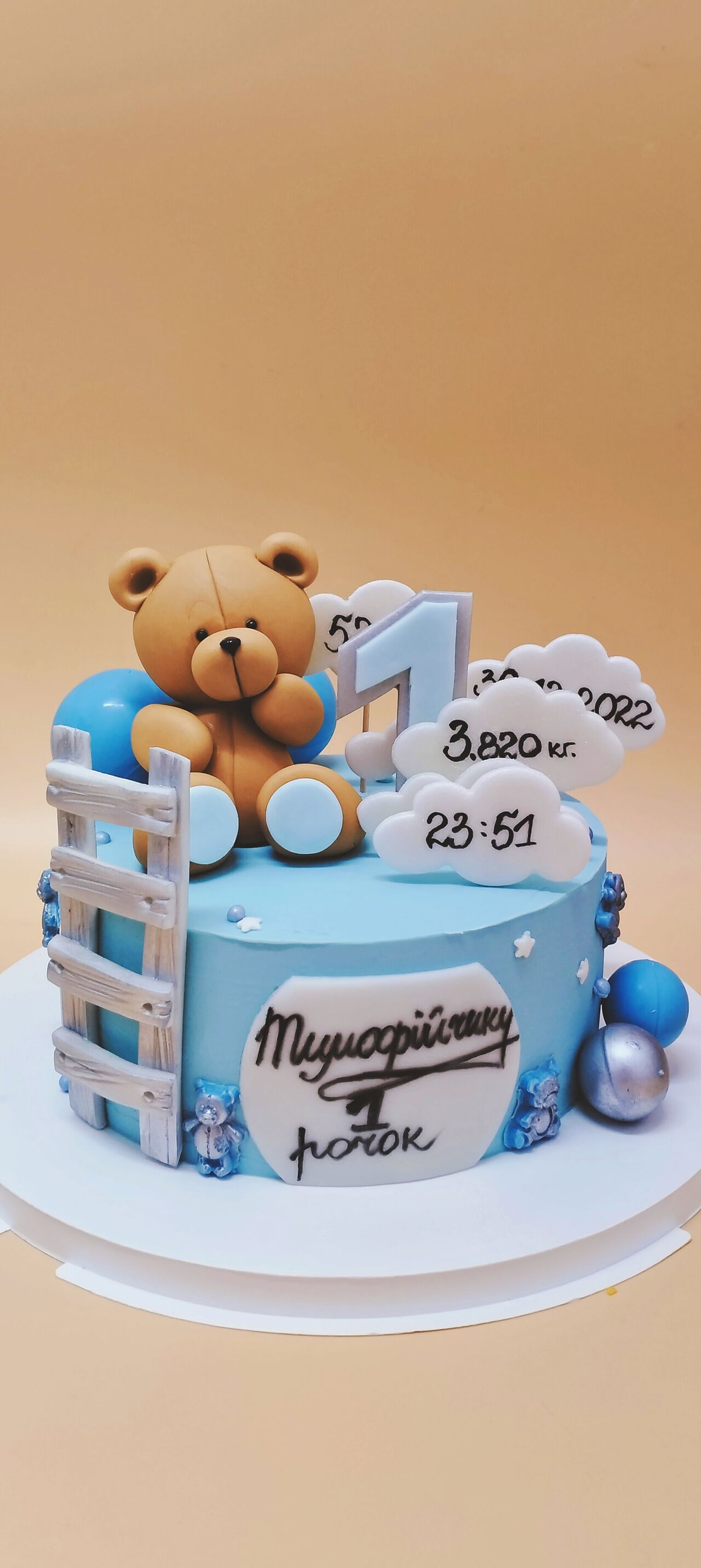 Tort z misiem