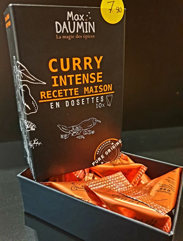Le CURRY, piquant mais dont sa puissance est acceptable, un peu moins fort que le piment d'Espelette.