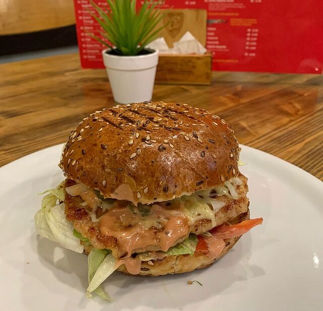 Isprobajte naš pileći burger!