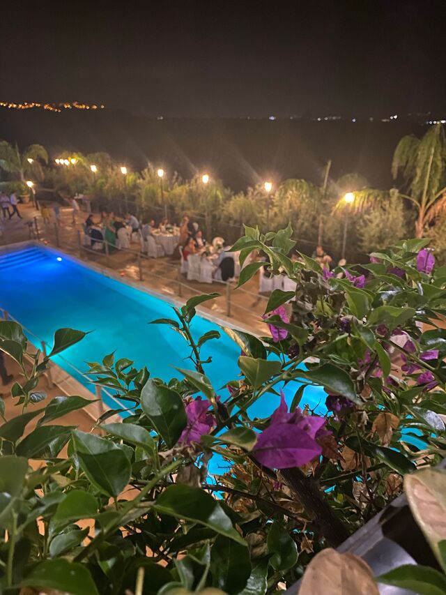 rendi i tuoi eventi speciali e fatti accompagnare dall'atmosfera che offre la nostra piscina...