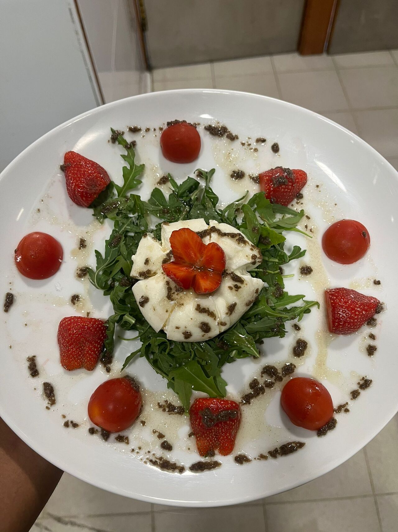 Ensalada de burrata con fresas