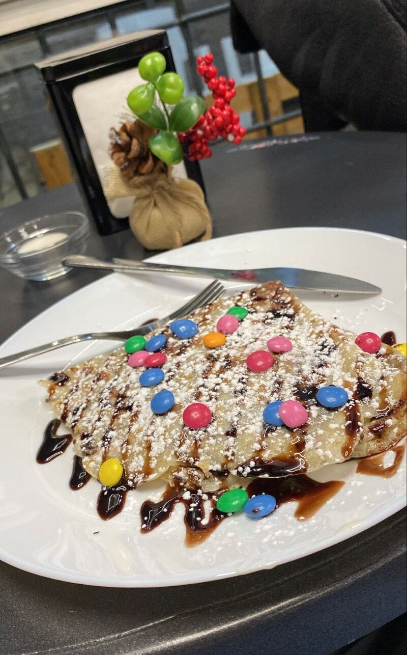 Le nostre crepes, disponibili nutella o cioccolato bianco con topping colorati