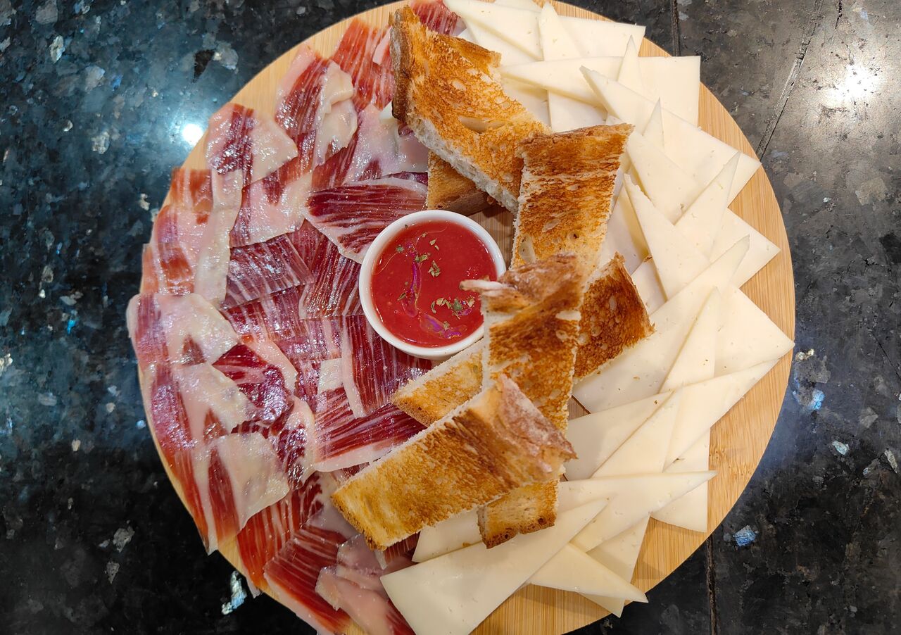 Tabla de jamón y queso
