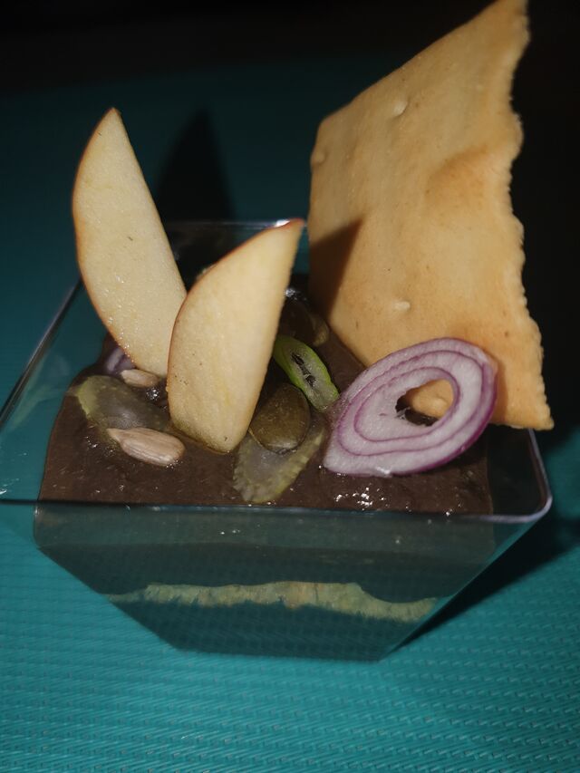 HOUMOUS DE THON A LA VENITIENNE, crumble parmesan, pane carasau