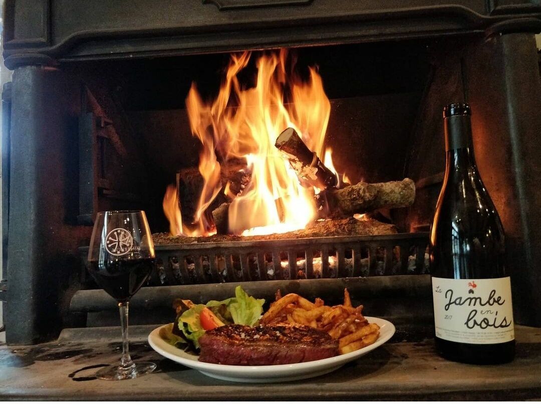 La Jambe de bois accompagnée de son magret français grillé au feu de bois 