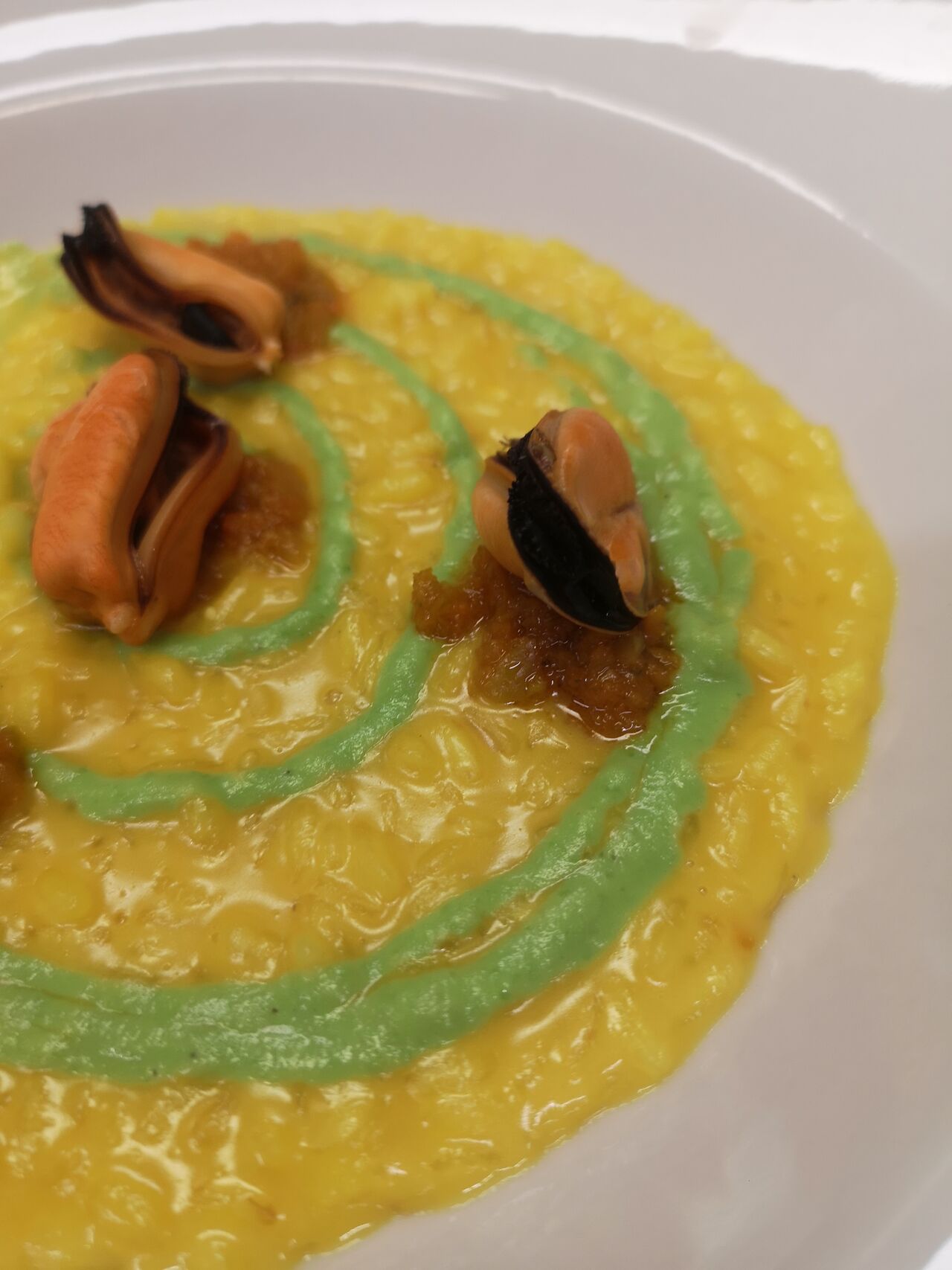 Risotto Zafferano, cozze, gemolada, piselli