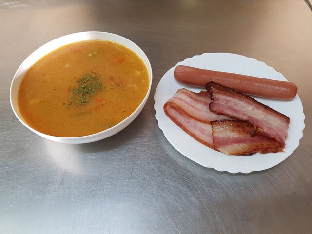 Fino varivo od povrća sa slaninom/hrenovkama