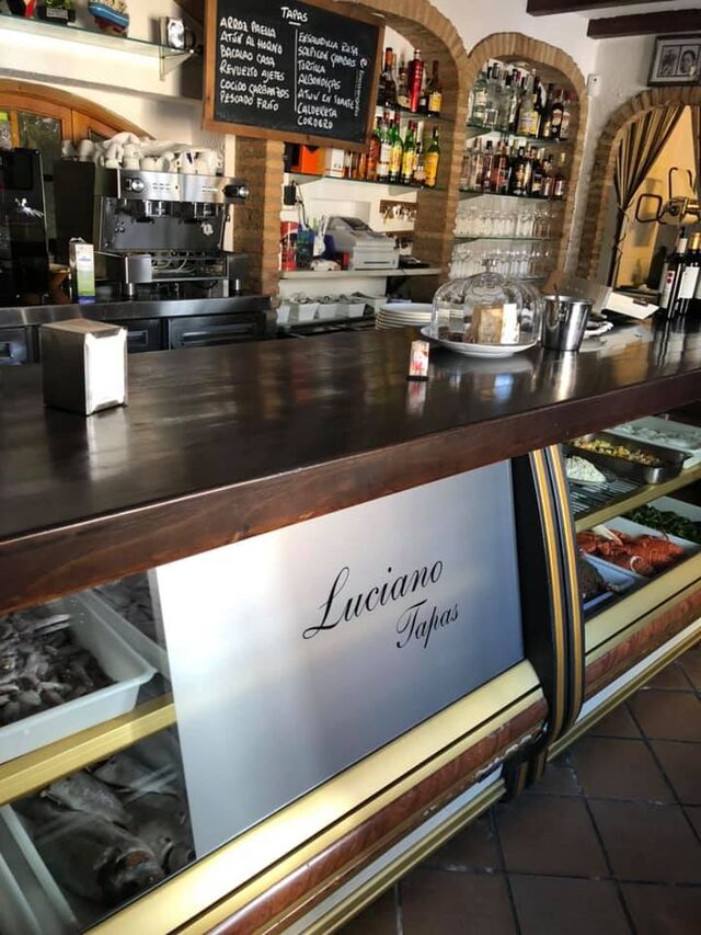 Amplio surtido de tapas para aquellos que prefieren la variedad pero conservando la calidad de un buen plato.