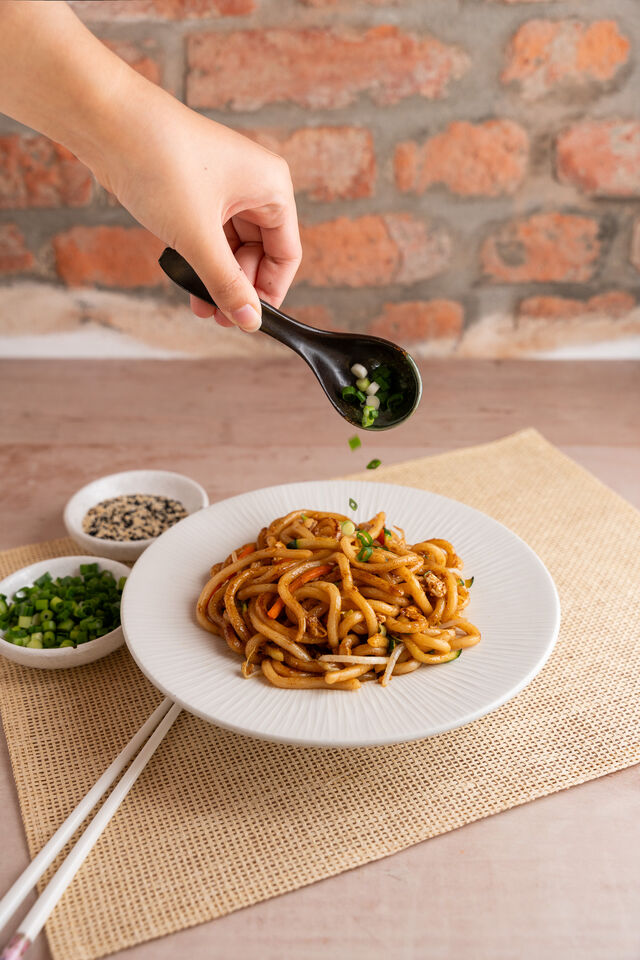 Udon con Carne e Verdure 
