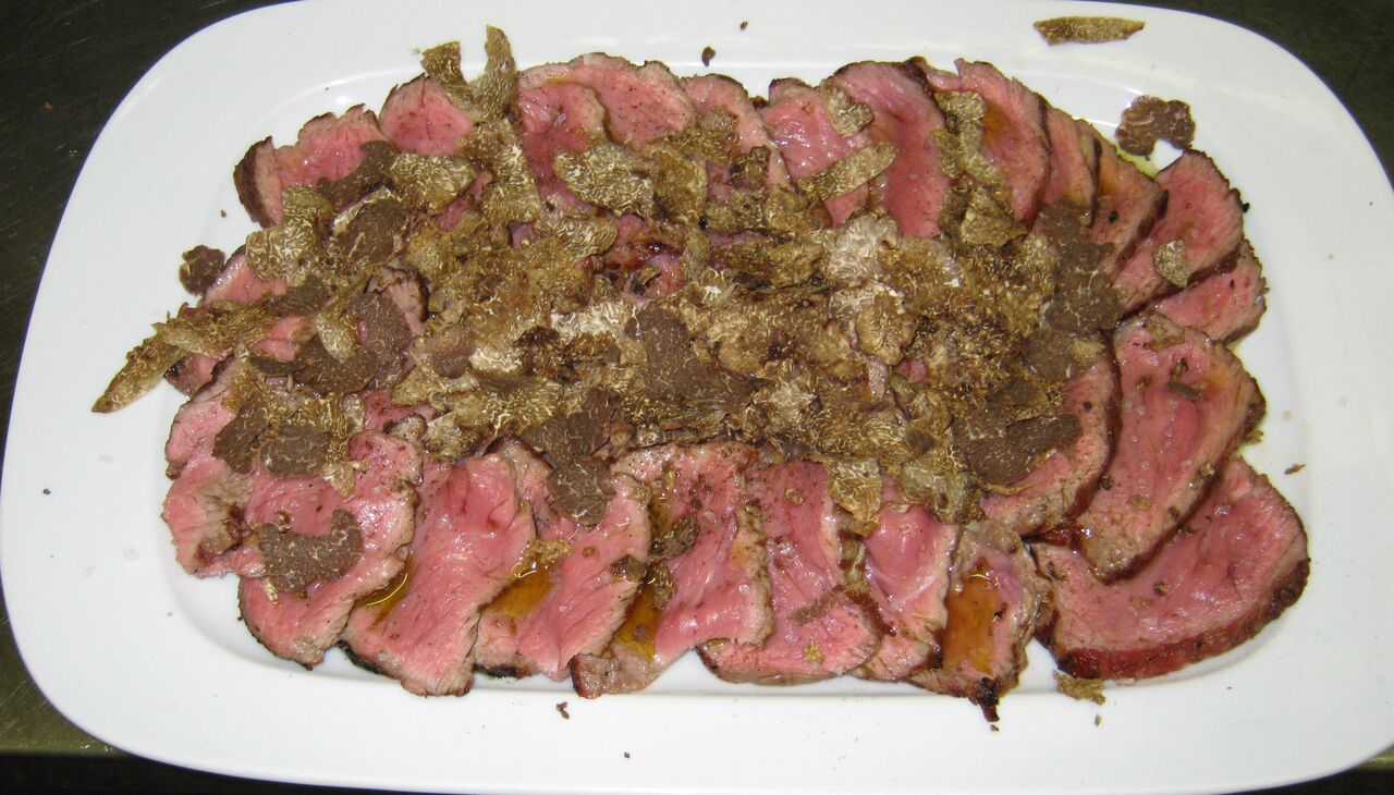 Tagliata di Filetto di Manzo Razza Piemontese al Tartufo Bianchetto