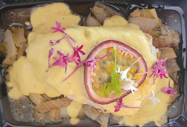 LOUP AU FENOUIL ET ENDIVES SAUCE AGRUMES