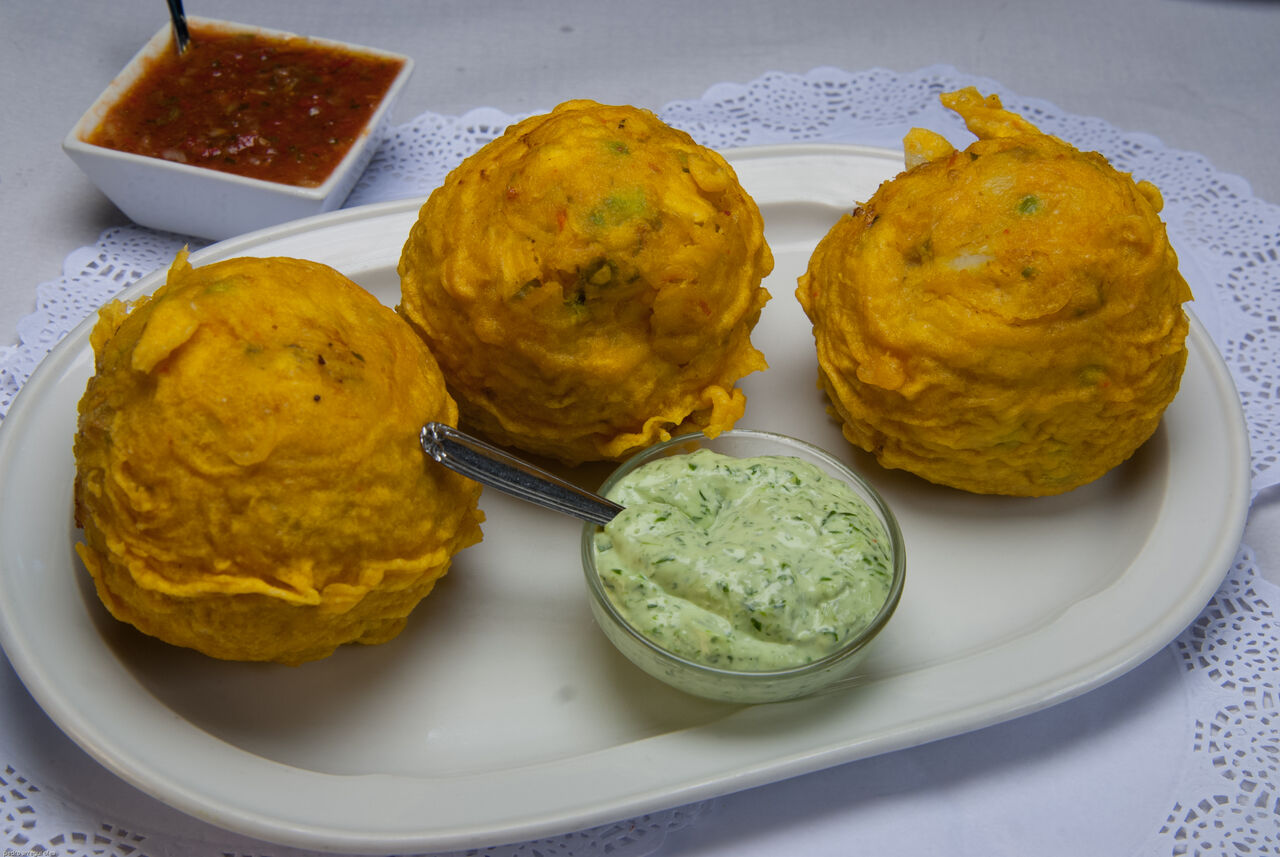 Patatas rellenas con verduras, patata, guiso al estilo colombiano